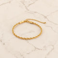 Elegante Gouden Armband voor Vrouwen - Verguld Waterbestendig, Gedraaid Patroon met Elegante Sluiting