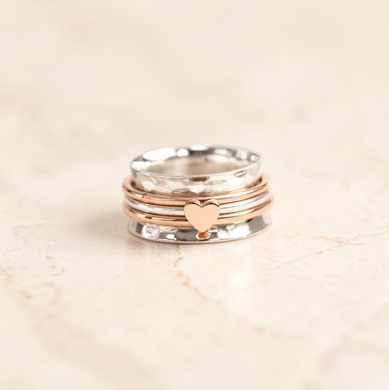 Verfijnde Ring met Draaiend Hartje - Zilveren Kern en Nikkelvrij