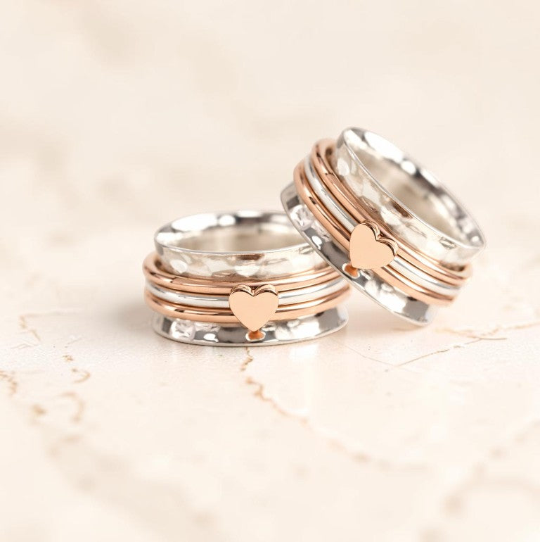 Verfijnde Ring met Draaiend Hartje - Zilveren Kern en Nikkelvrij